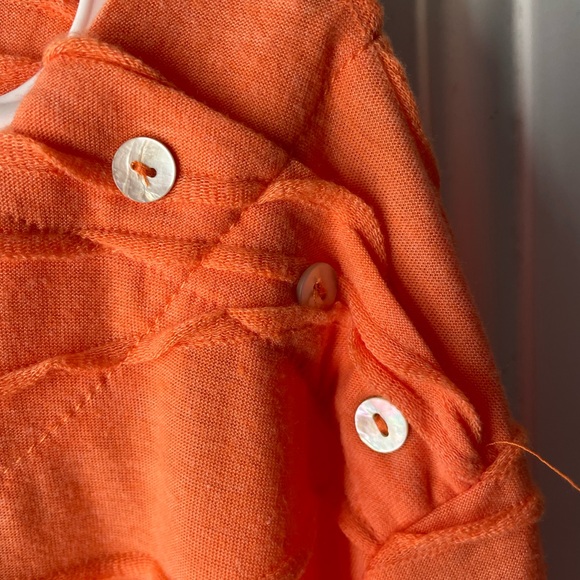 NWOT. Ladies Top - Picture 3 of 5